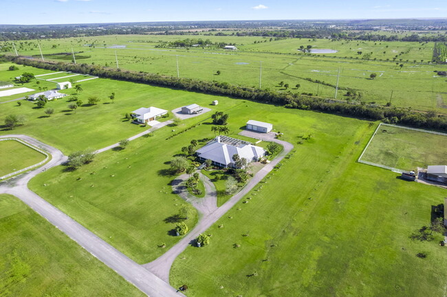 Building Photo - 8135 White Fences Ln