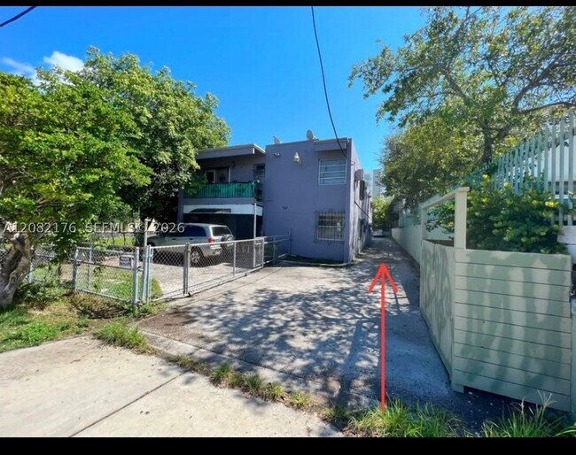 Building Photo - 752 NW 4th St