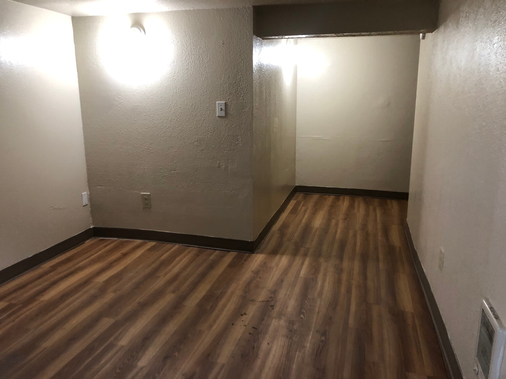 Building Photo - 415 NE Howard St