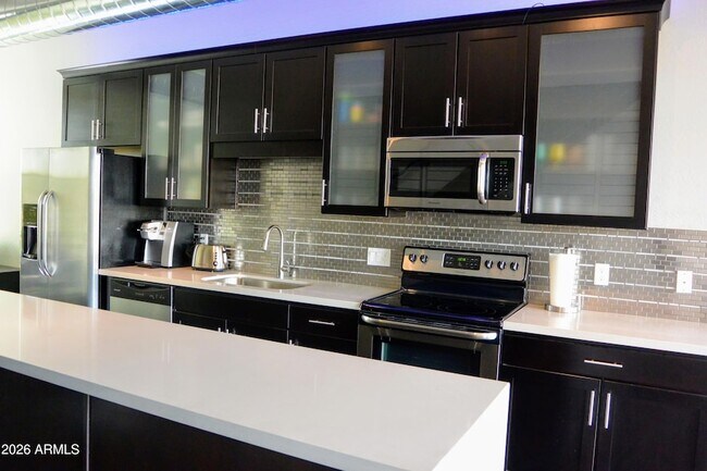 Building Photo - 516 E Ames Pl