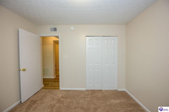 Building Photo - 244 Pinewood Dr