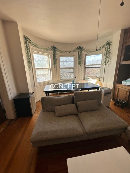 Building Photo - 52 Fenway