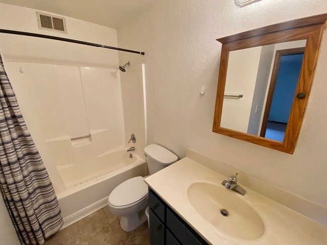 Building Photo - TOWNHOME - VILLAGE OF OAK CREEK