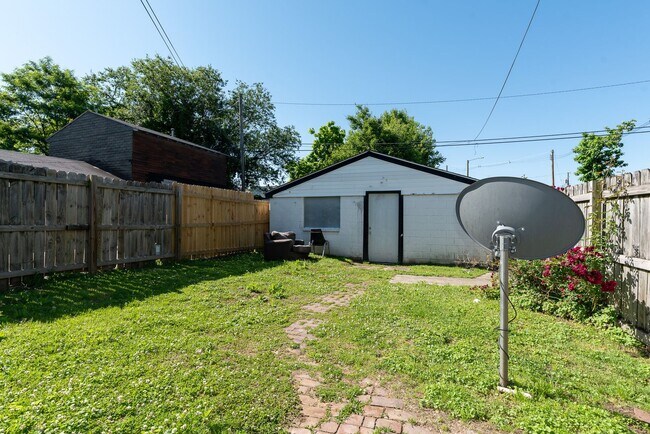 Building Photo - 500 E Ormsby Ave