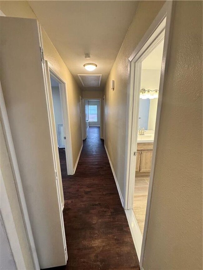 Building Photo - 3 bedroom 2 bath house in Calallen