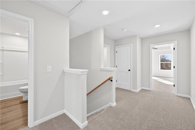 Building Photo - 548 Madison St