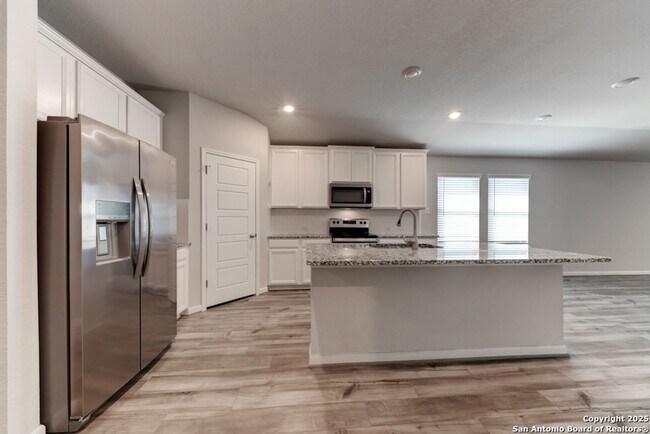 Building Photo - 4 Bedroom/3 Bath Remington Ranch Subdivision