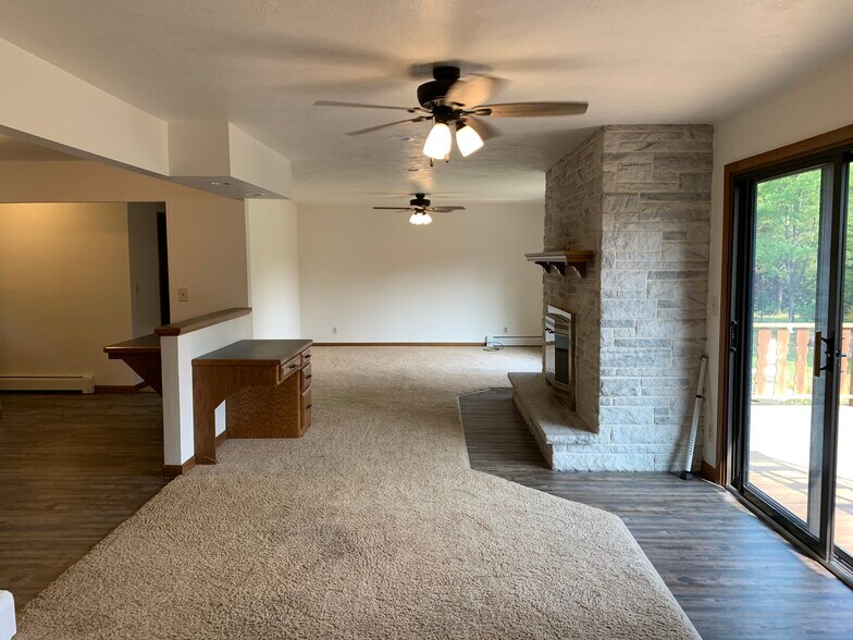 Living/Dining Room - N2118 Schacht Rd