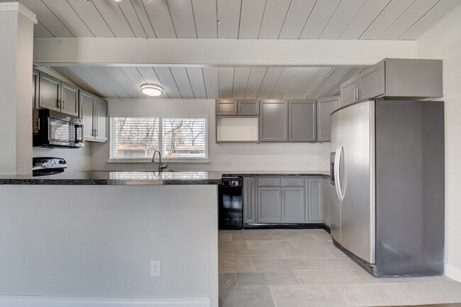 Building Photo - 918 S Arcadia St