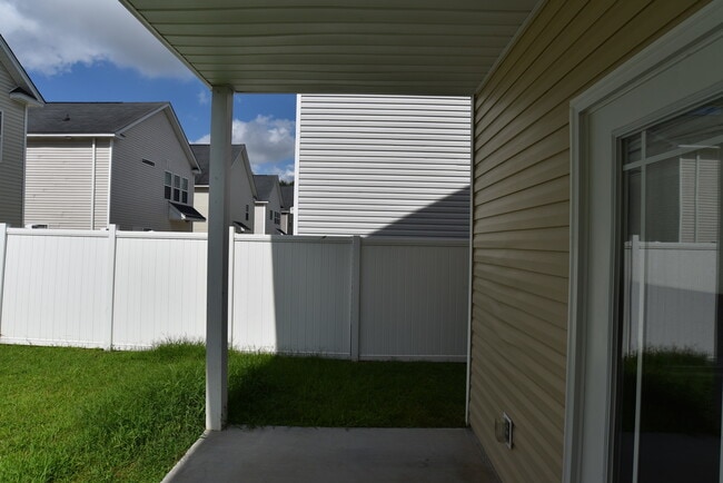 Building Photo - Available April 10th