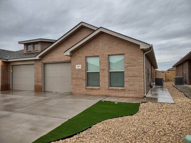 Building Photo - 2121 N Jayton Ave