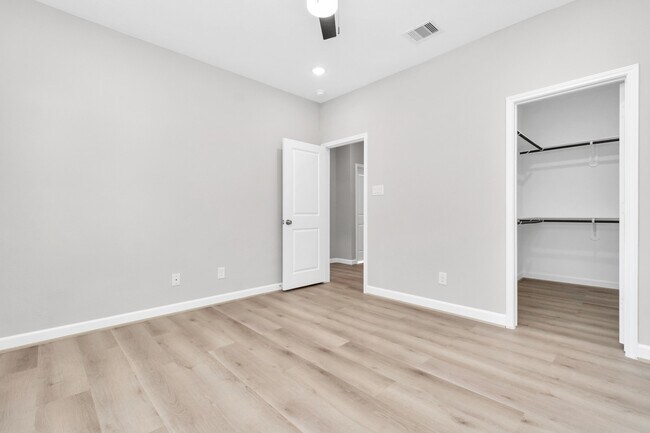 Building Photo - 2349 Hoskins Dr