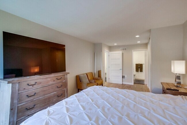 Building Photo - 450 S Sierra Ave