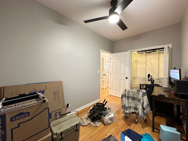 Building Photo - 1424 N Bosworth Ave