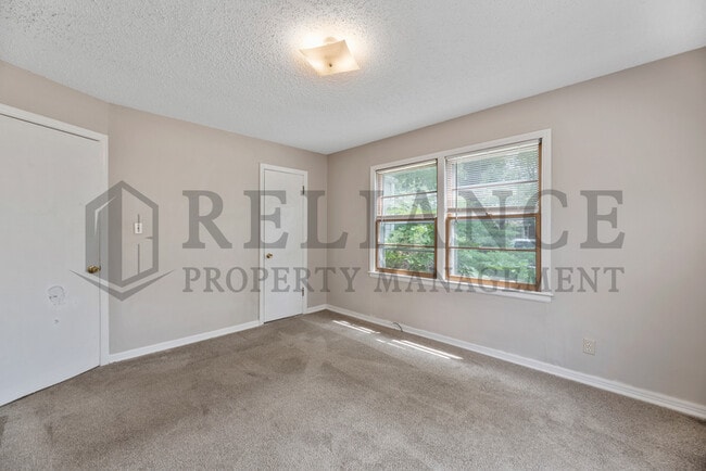 Building Photo - 607 S Christine Ave