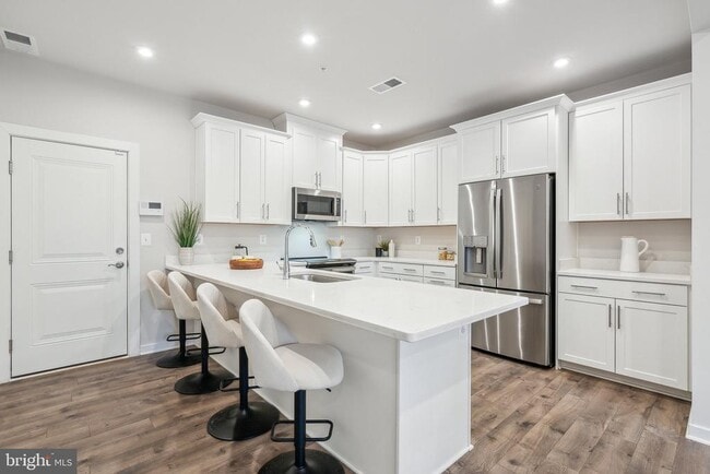 Building Photo - 44603 Wolfhound Sq