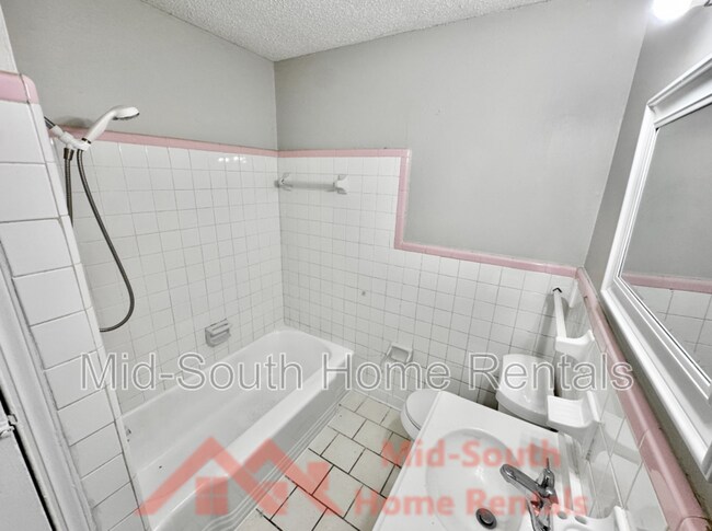 Building Photo - 2914 Hoskins Rd