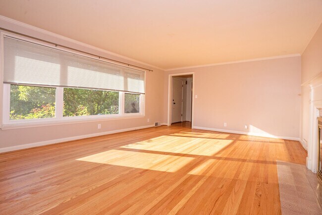 Building Photo - Beautiful Magnolia Brick close to village ...