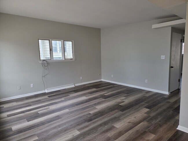 Building Photo - 763 Douglas St