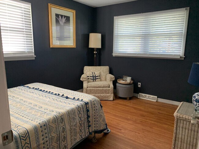 Building Photo - 2709 Highland Dr