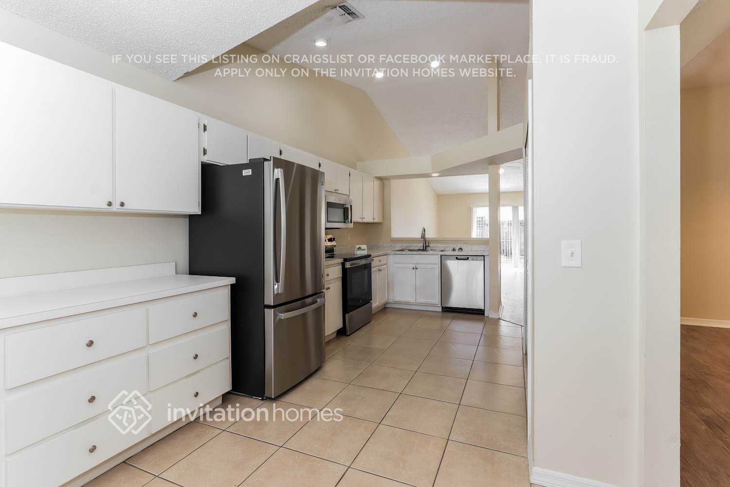 Building Photo - 4004 Fontana Pl