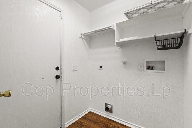 Building Photo - 5132 Columbia Dr