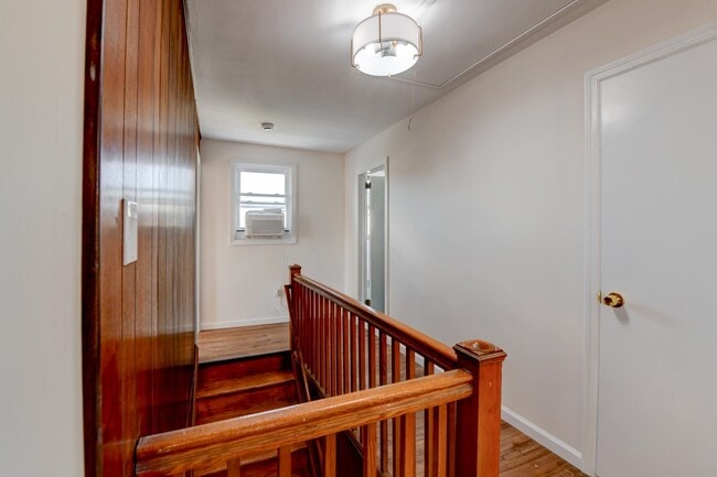 Building Photo - 815 3rd St