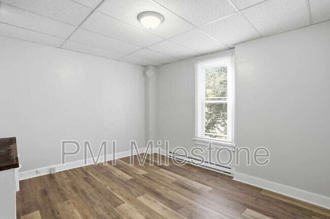 Building Photo - 207 N Mulberry St