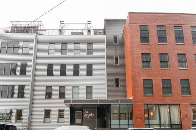 Building Photo - 621 E 1st St