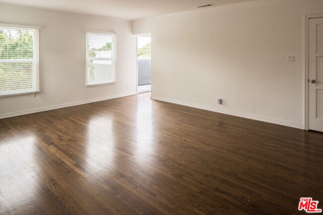 Building Photo - 5861 Whitworth Dr