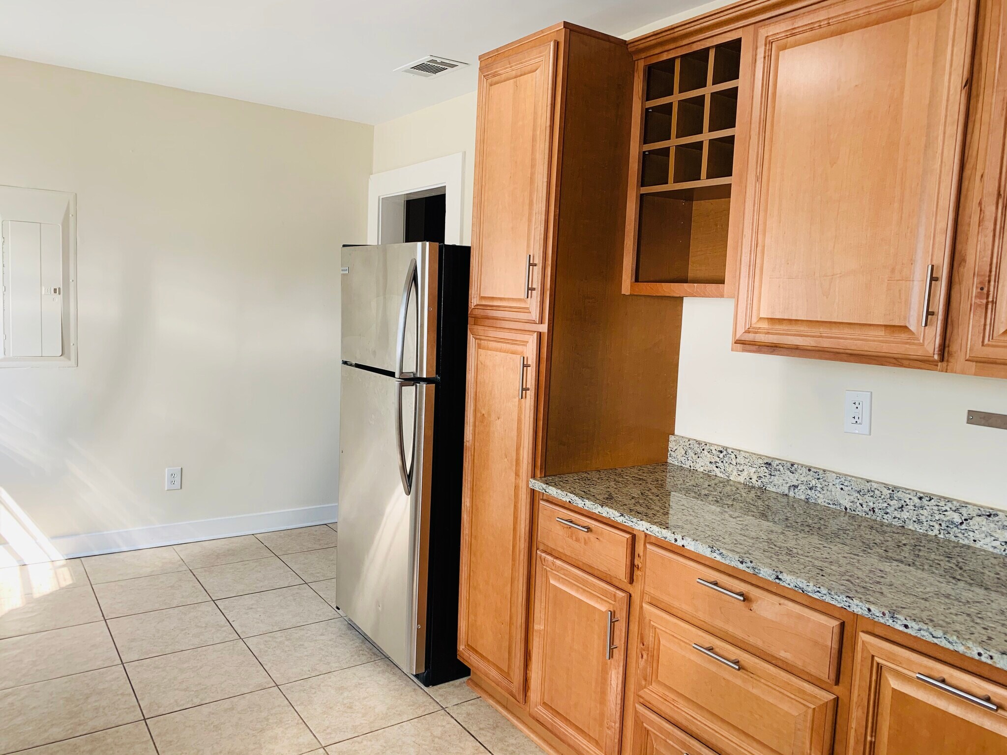 Building Photo - 903 Montgomery St