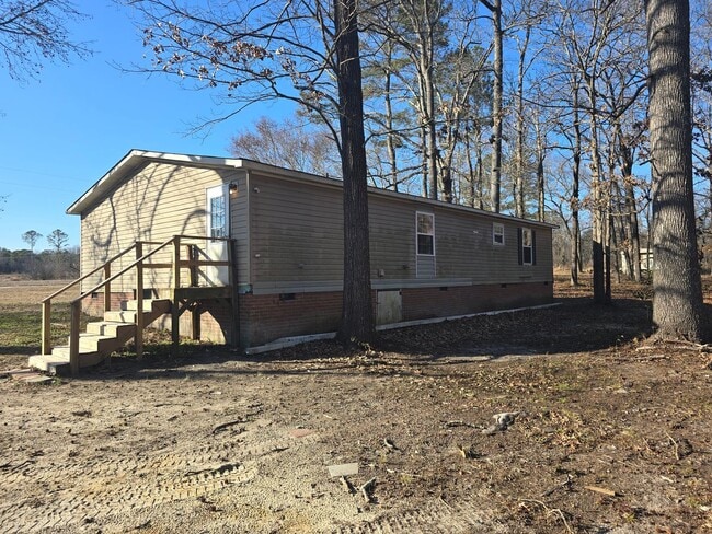 Building Photo - NEW LISTING!!!!!
