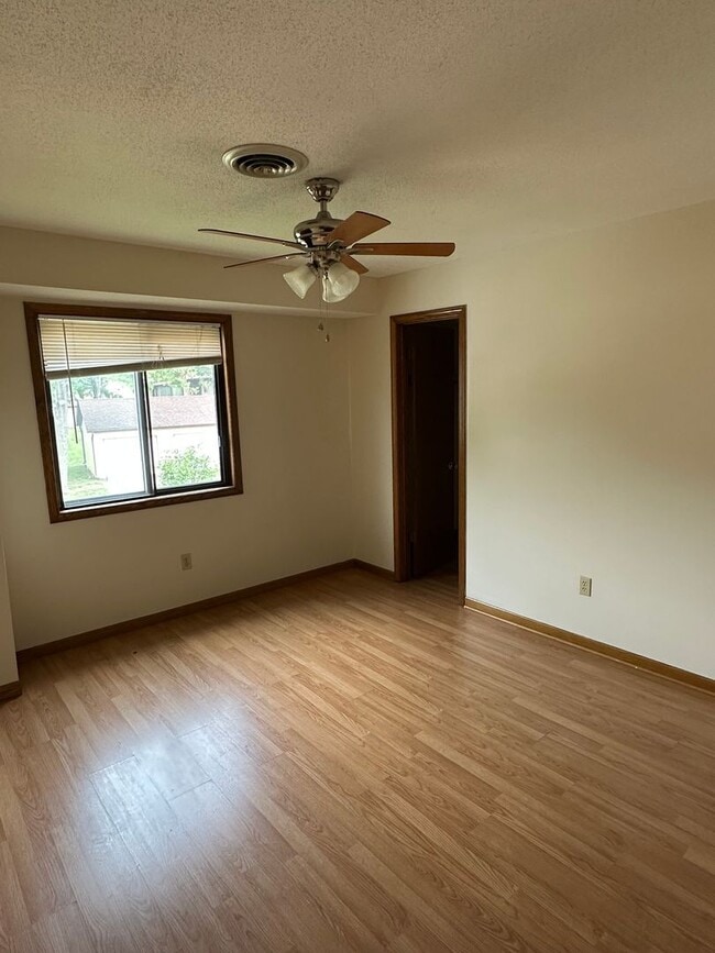 Building Photo - 1303 Brian Pl