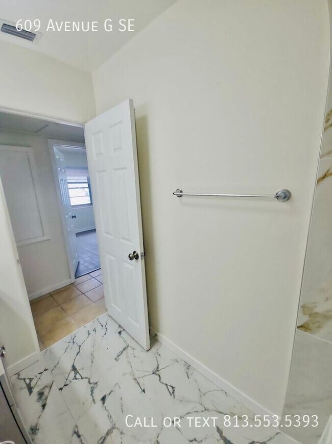 Building Photo - 609 Ave G SE