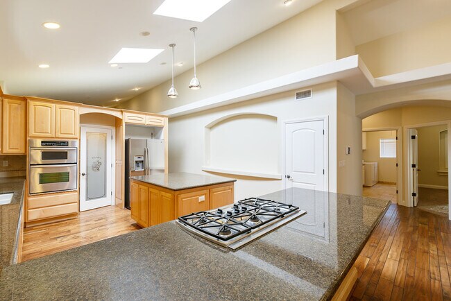 Building Photo - 2104 Perry Ave