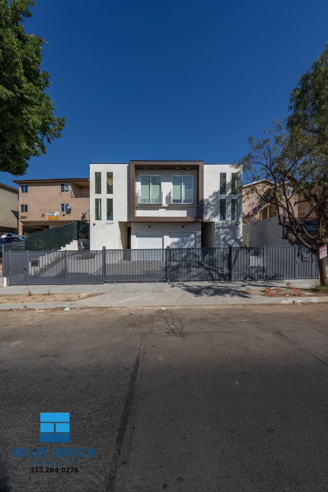 Building Photo - 5241 Huntington Dr N