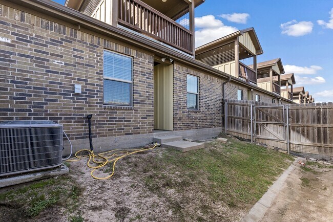 Building Photo - 4289 Commando Trl