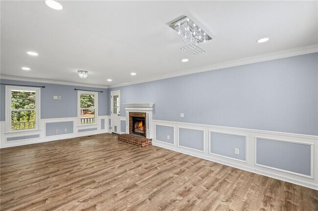 Building Photo - 3535 Stonewall Dr NW