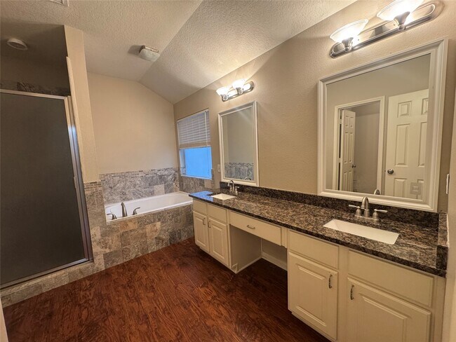 Building Photo - 711 W Clady Dr