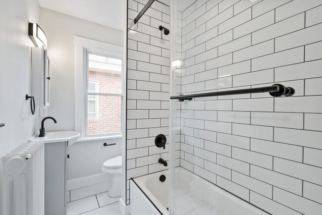 Building Photo - Exquisitely Renovated 3 Bedroom/ 2 Bath in Pittsburgh's East Side
