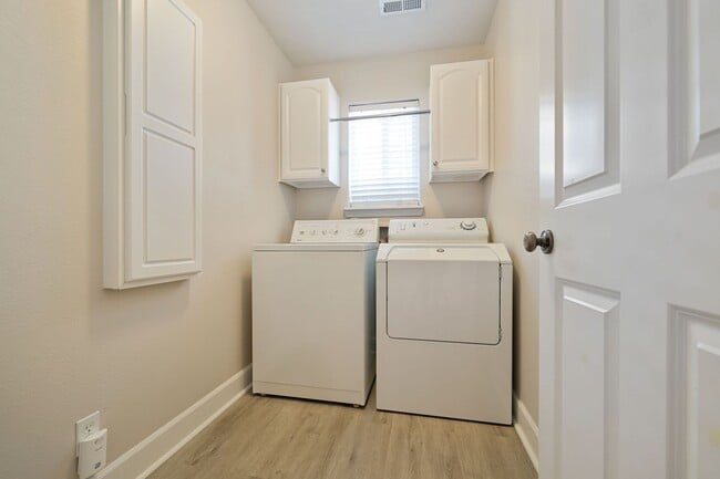 Building Photo - 10657 SW Adele Dr