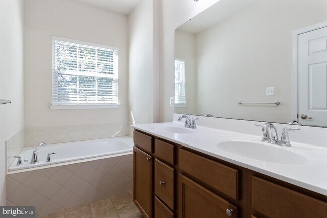 Building Photo - 7672 Timbercross Ln