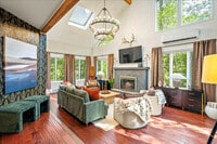 Building Photo - 1825 Jennifer Dr