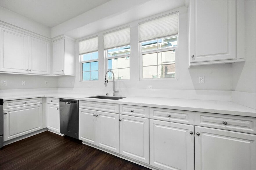 Building Photo - 8887 Orangethorpe Ave