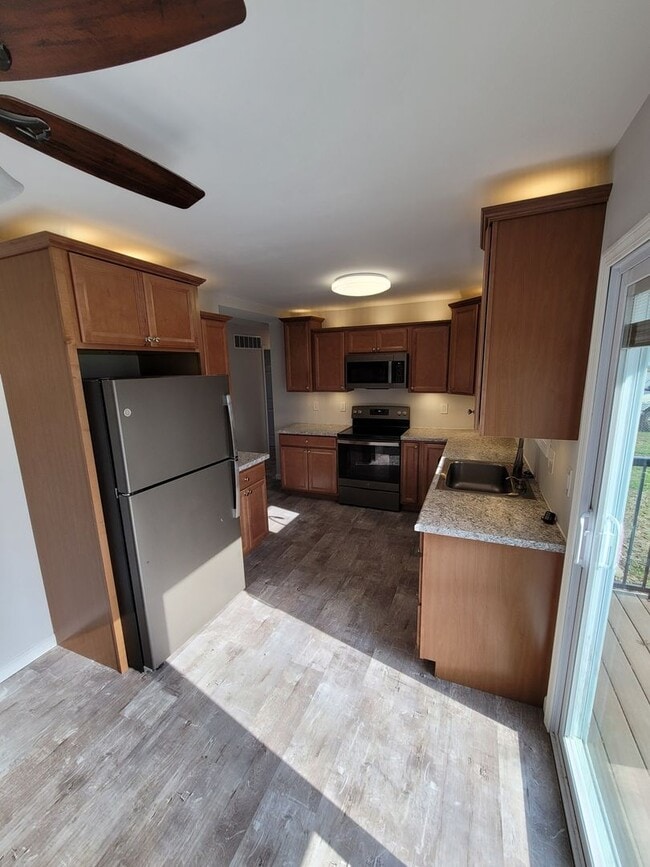 Building Photo - 3 Bedroom, 2 Bath Single Family Home in Camanche, IA