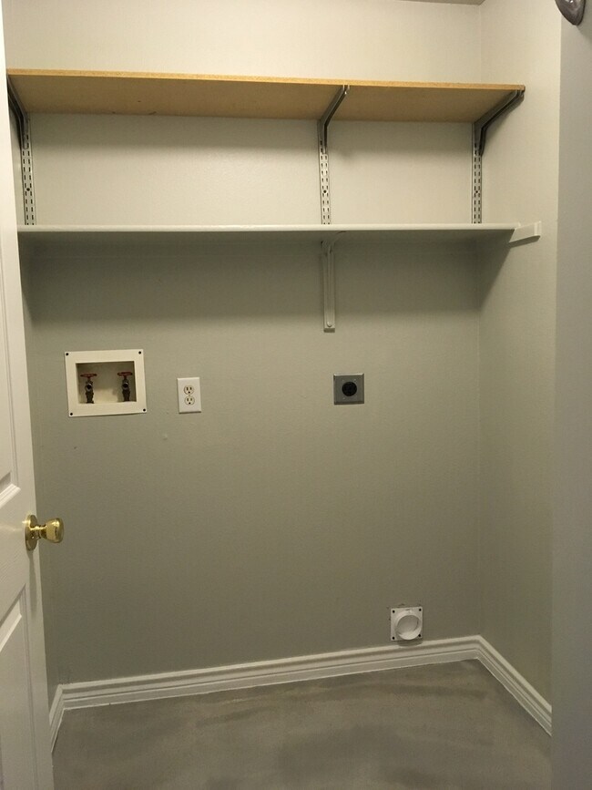 Building Photo - Welcome home to 824 Crossbranch!