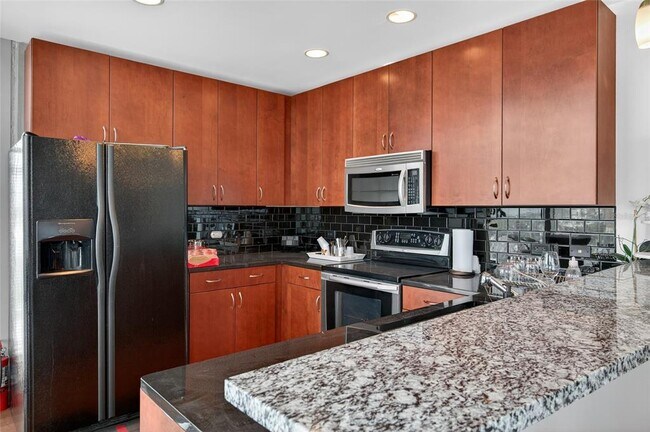 Building Photo - 777 N Ashley Dr