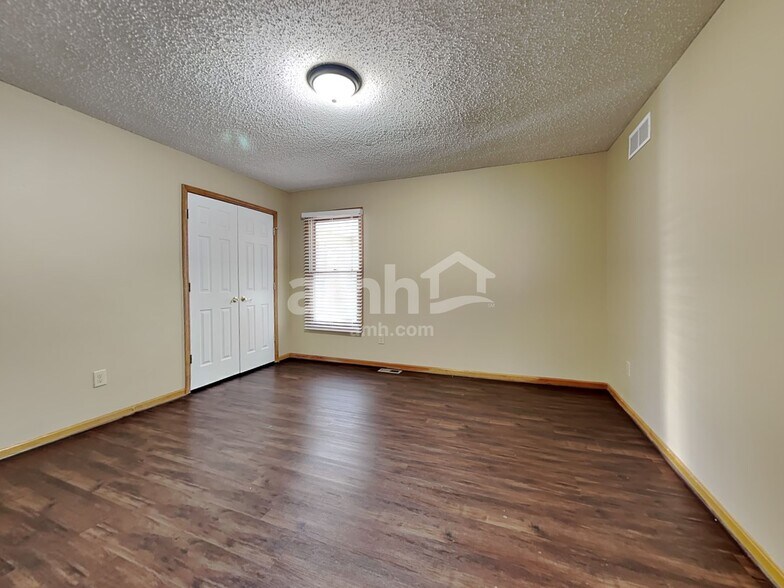 Building Photo - 110 Justin Pl