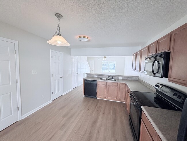 Building Photo - 1007 Banister Loop