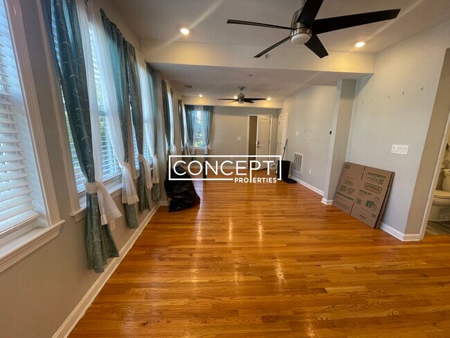 Building Photo - 11 Pierce St